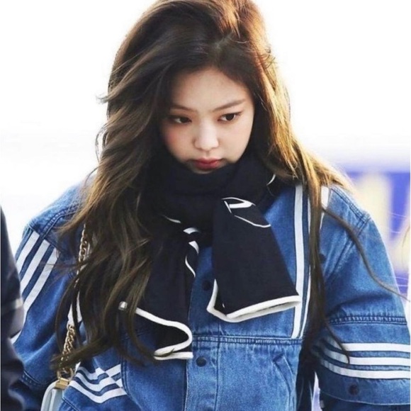 BNIB Chanel cashmere scarf stole - Picture 2 of 2